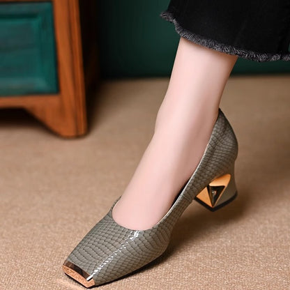 👠✨【35-42】Eleganckie francuskie buty na masywnym obcasie, z modną fakturą i subtelnym odkryciem